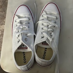 Converse US women’s size 8. Worn 1 time.